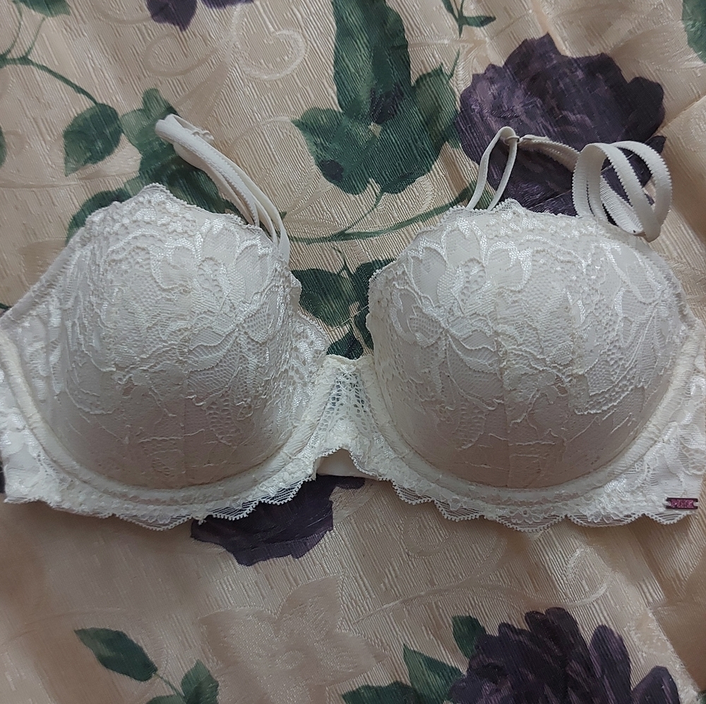 VS Pink Lace Bra